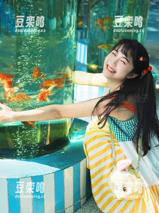 www.17免费入口全新上线，妹子们的瓜田梦成真啦！