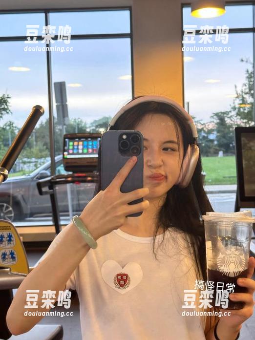 别错过！17c黑料最新更新，吃瓜群众们都在讨论的话题！