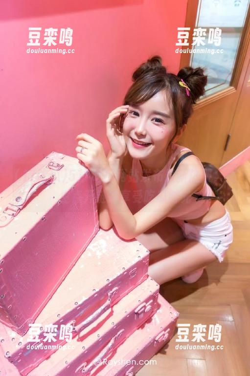 517吃瓜网站发布最新热搜，女生点开链接享受吃瓜时光