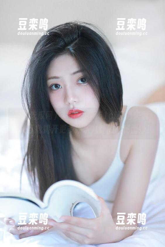 今日吃瓜网 今日吃瓜网51cl强势来袭,快来下载揭开更多娱乐八卦的神秘面纱!