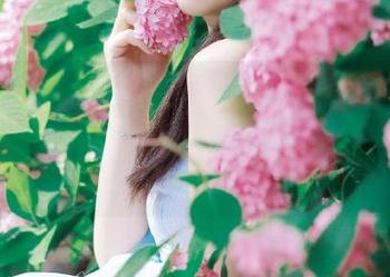 想知道最新的娱乐八卦吗？赶紧登录“国产吃瓜”网站，吃瓜不停歇，神评论纷至沓来！