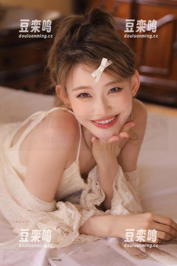 女生热推：网爆黑料app更新，精彩爆料不断刷新你的三观