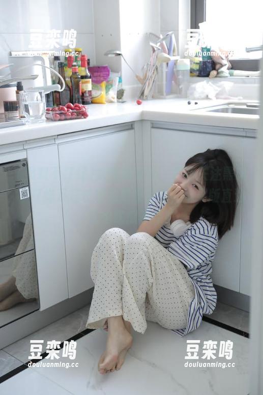 黑料不打烊 女性朋友们,敬请关注黑料不打烊万里长征篇最新动态,苹果版直达带你吃瓜不停!