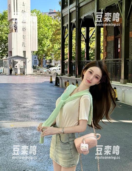 跟我一起逛黑料在线网页，吃瓜不掉队
