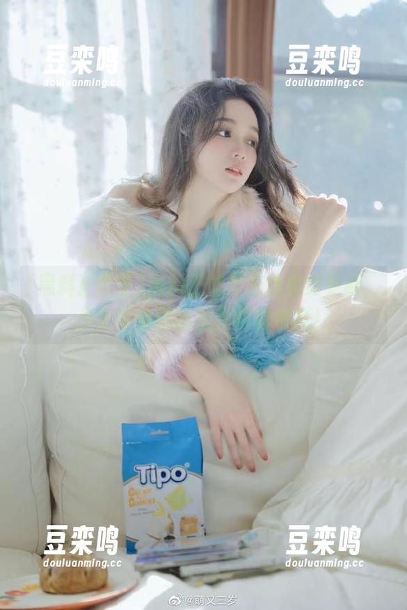 黑料正能量在线实时更新，少女带你捕捉最劲爆的爆料！