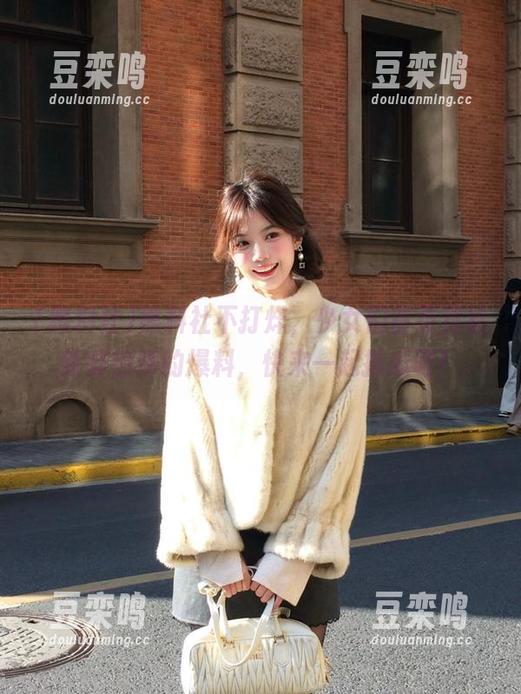 黑料社 黑料社不打烊,少女们首页直达新鲜热辣的爆料,快来一起拆瓜吧!