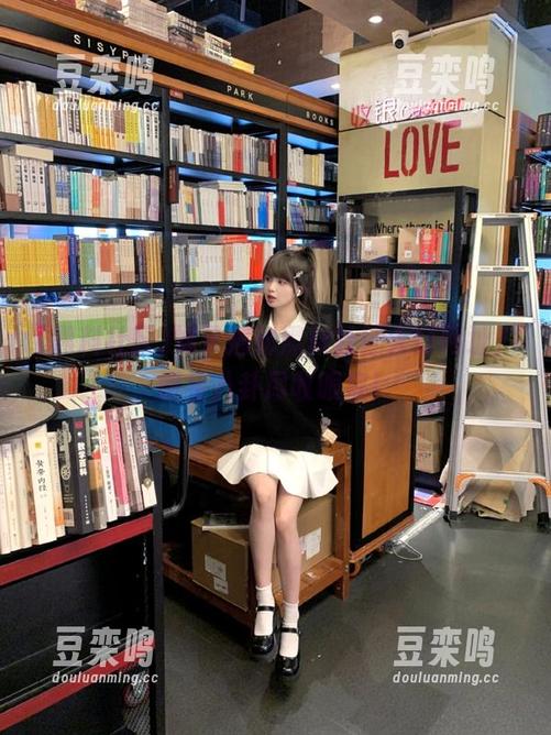 妹子揭秘黑料社区入口网址，明星八卦尽收眼底！